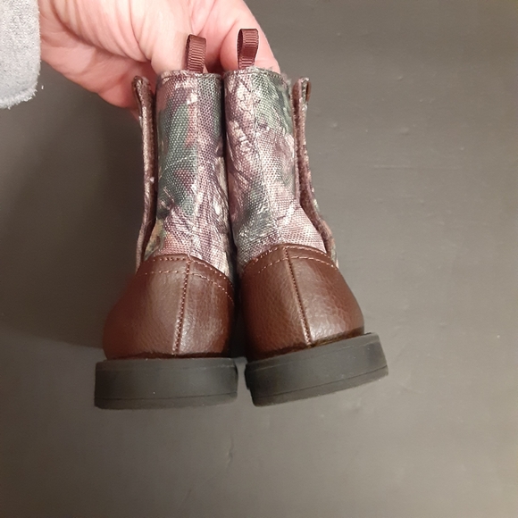 HEALTHTEX Faux Leather/Realtree Camo Boots Velcro/side closure. Like New Size 4C - Picture 6 of 12